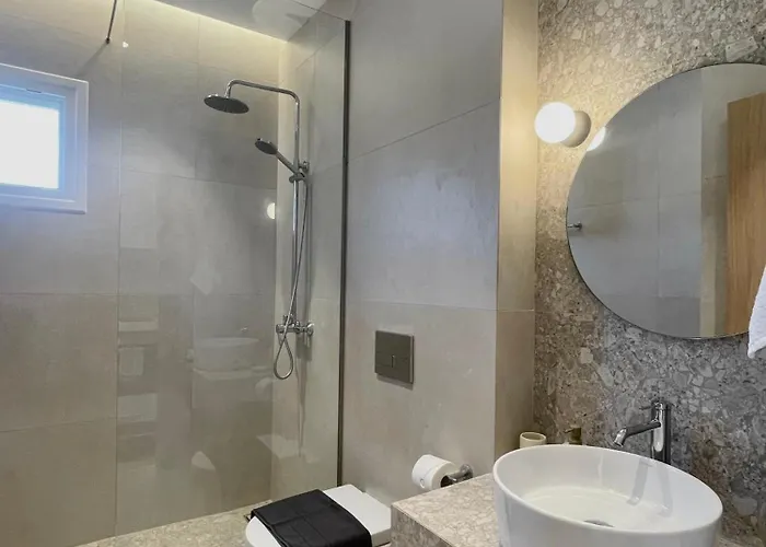 Staybridge Apartments, Mesongí