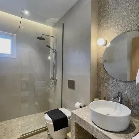 Staybridge Apartments, Mesongi