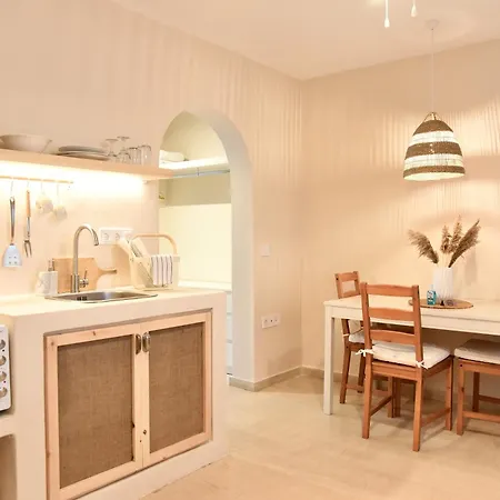 Staybridge Apartments, Mesongi