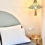 Staybridge Apartments, * Mesongí