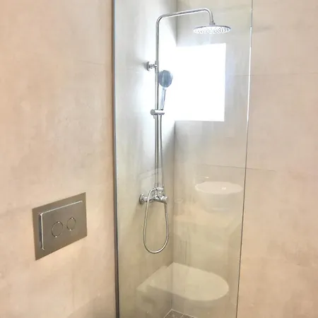 Staybridge Apartments, Mesongí